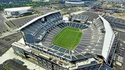 莱昂纳德与快船对决，邂逅终成遗憾